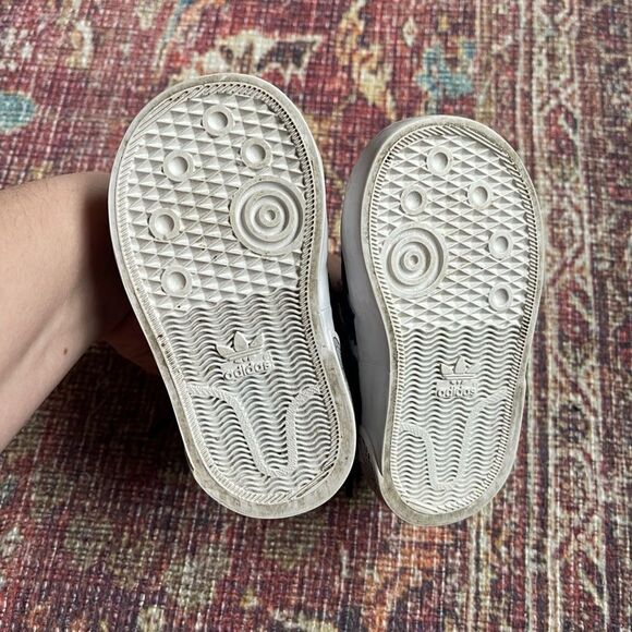 Adidas Infant boys size 4 High-Top Sneakers - Black, Blue, Red - Picture 6 of 8